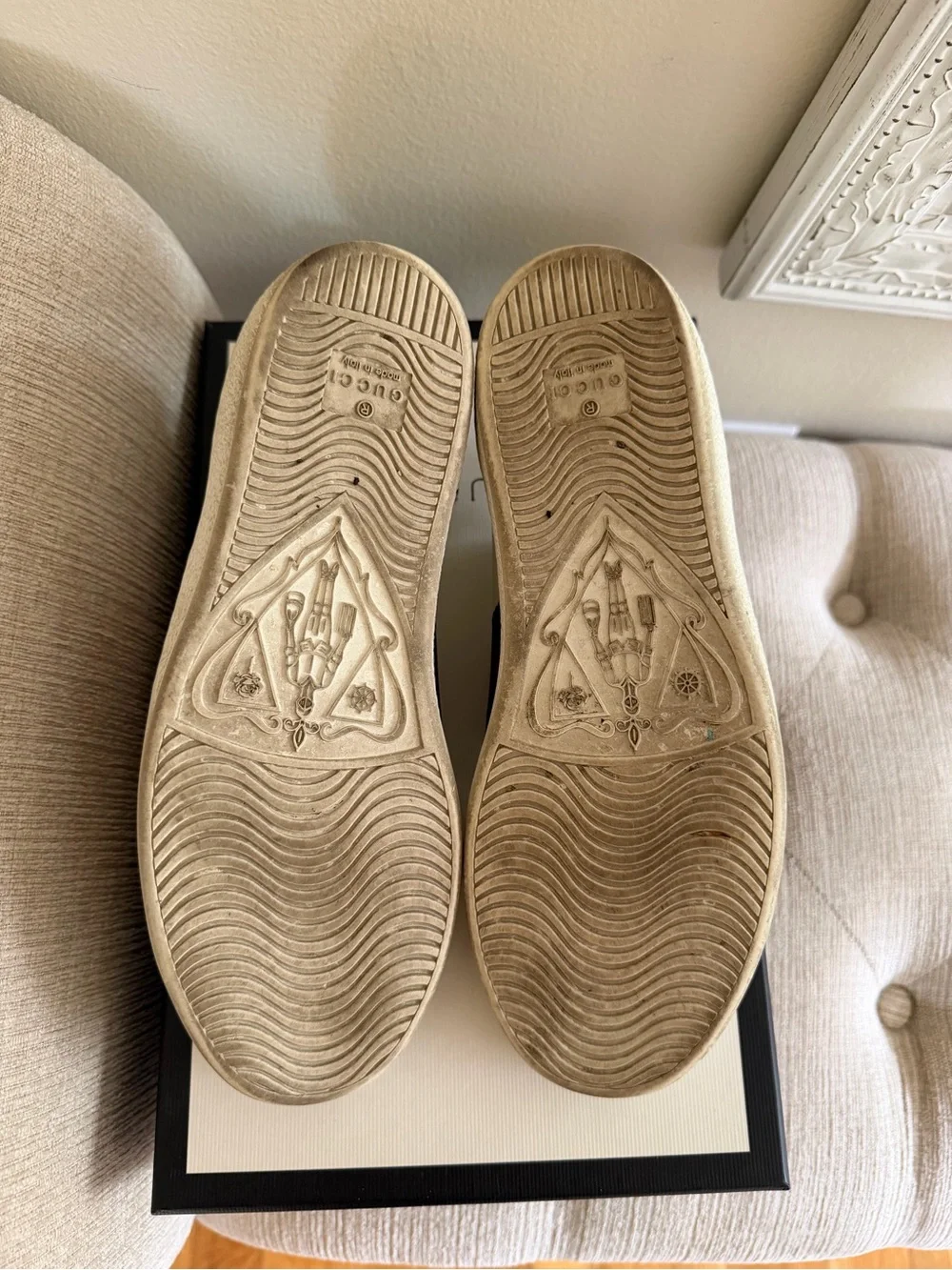Gucci White Leather Sneakers with Red and Green Stripe